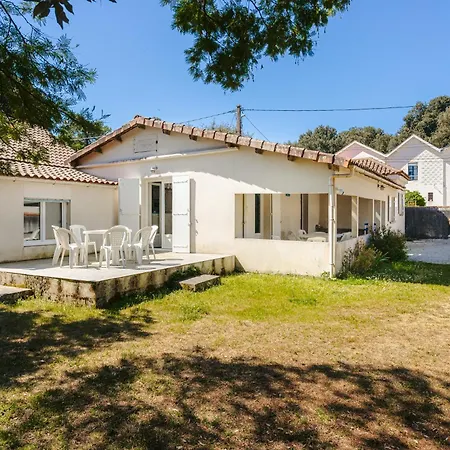 Holiday home Sejour Agreable Entre Foret Et Dolus-d'Oleron